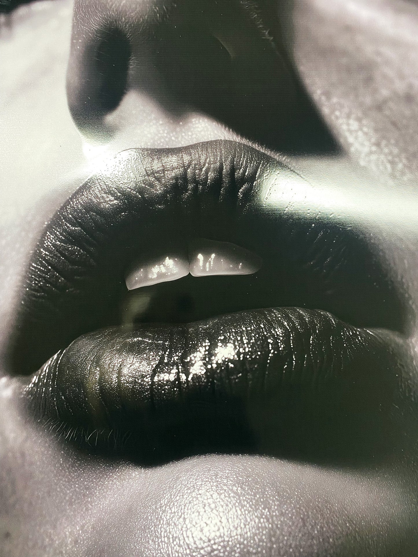 Schwarz-Weiß-Zeichnung - Lippen | Glanzeffekt